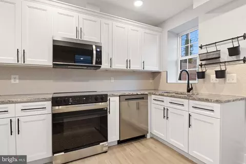 Entry Way - 2233 E Fayette St, Baltimore, MD 21231 photo 4 of 13