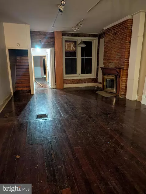 Living - 845 N Howard St, Baltimore, MD 21201 photo 1 of 4