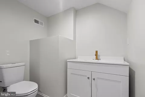 Bath - 322 Gilmor St, Baltimore, MD 21223 photo 4 of 4