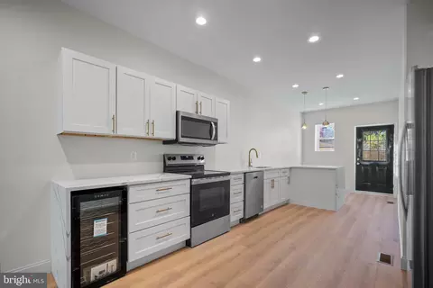 Entry Way - 322 Gilmor St, Baltimore, MD 21223 photo 4 of 7