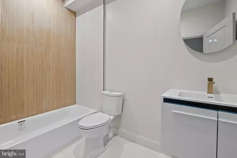 Bath - 322 Gilmor St, Baltimore, MD 21223 photo 3 of 4