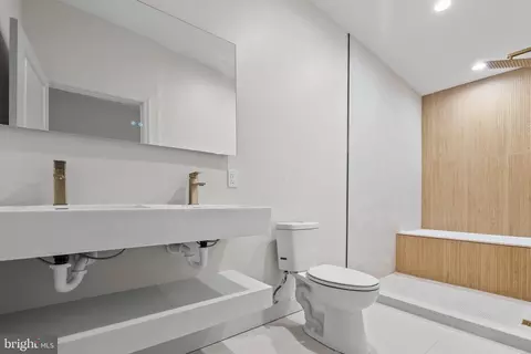 Bath - 322 Gilmor St, Baltimore, MD 21223 photo 1 of 4