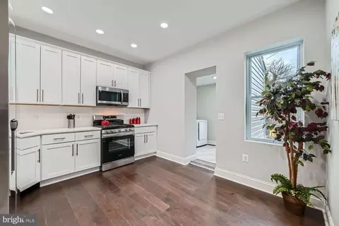 Entry Way - 119 Monastery Ave, Baltimore, MD 21229 photo 2 of 3