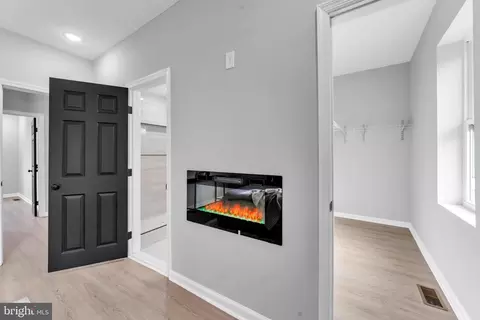 Entry Way - 4010 Boarman Ave, Baltimore, MD 21215 photo 11 of 15