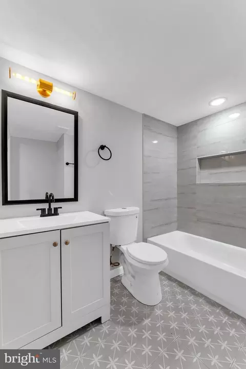 Bath - 4010 Boarman Ave, Baltimore, MD 21215 photo 5 of 6