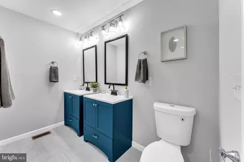 Bath - 4010 Boarman Ave, Baltimore, MD 21215 photo 3 of 6