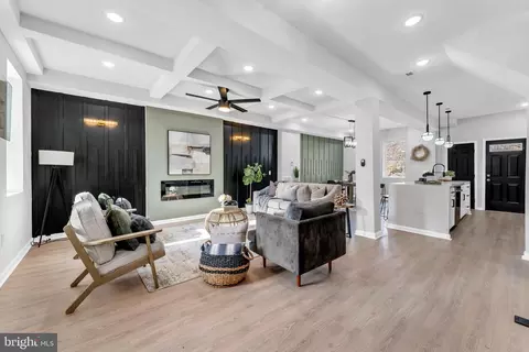 Entry Way - 4010 Boarman Ave, Baltimore, MD 21215 photo 2 of 15