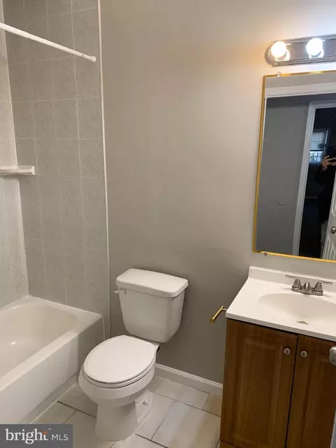 Bath - 332 E 22nd St, Baltimore, MD 21218 photo 2 of 4