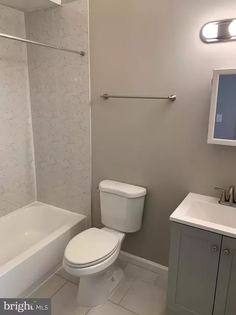 Bath - 332 E 22nd St, Baltimore, MD 21218 photo 3 of 4