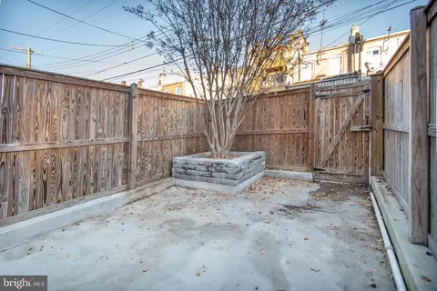 Exterior - 131 N Decker Ave, Baltimore, MD 21224 photo 3 of 5
