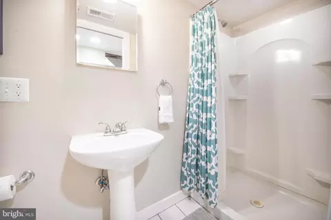 Bath - 131 N Decker Ave, Baltimore, MD 21224 photo 4 of 4