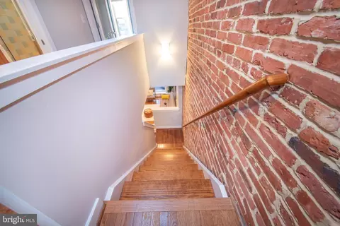 Entry Way - 131 N Decker Ave, Baltimore, MD 21224 photo 5 of 6