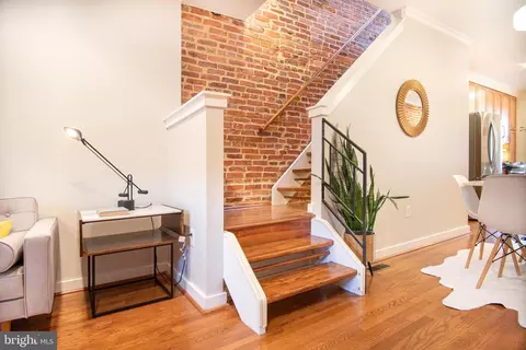 Entry Way - 131 N Decker Ave, Baltimore, MD 21224 photo 2 of 6