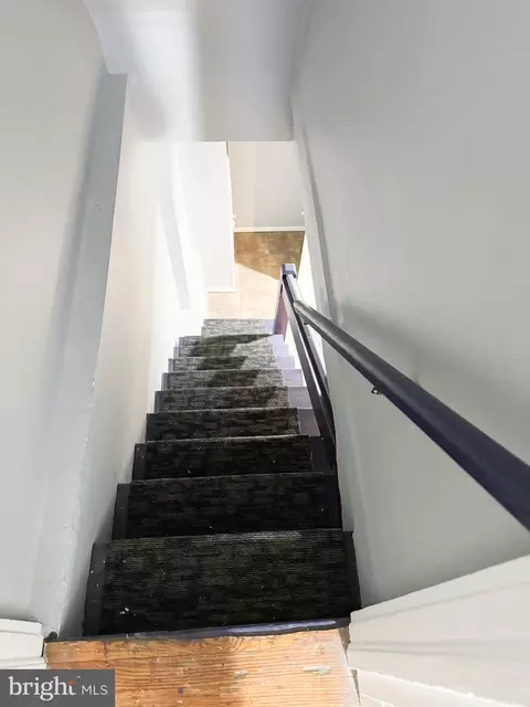 Entry Way - 524 Chateau Ave, Baltimore, MD 21212 photo 6 of 7