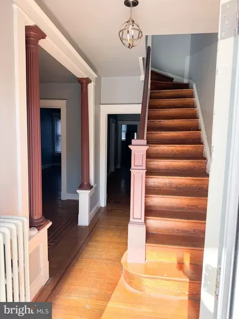 Entry Way - 524 Chateau Ave, Baltimore, MD 21212 photo 4 of 7