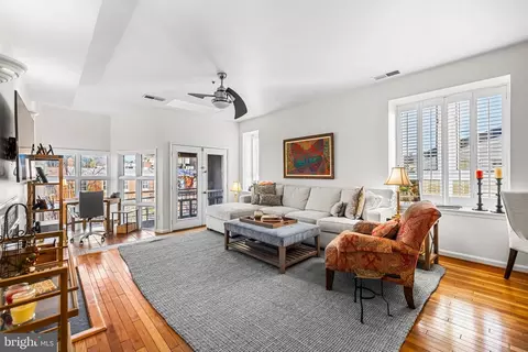 Living - 820 William St #5, Baltimore, MD 21230 photo 1 of 4