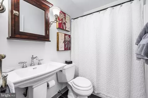 Bath - 820 William St #5, Baltimore, MD 21230 photo 2 of 4