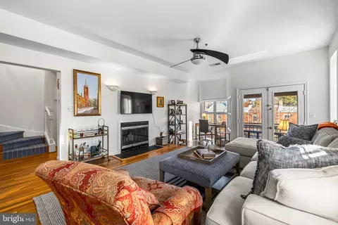 Living - 820 William St #5, Baltimore, MD 21230 photo 2 of 4