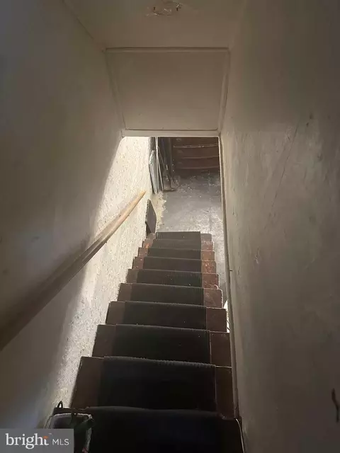 Entry Way - 2526 E Chase St, Baltimore, MD 21213 photo 2 of 4