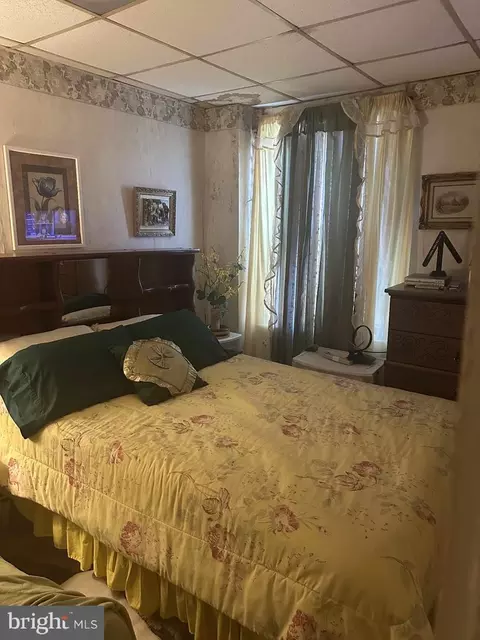 Bedroom - 2526 E Chase St, Baltimore, MD 21213 photo 1 of 2