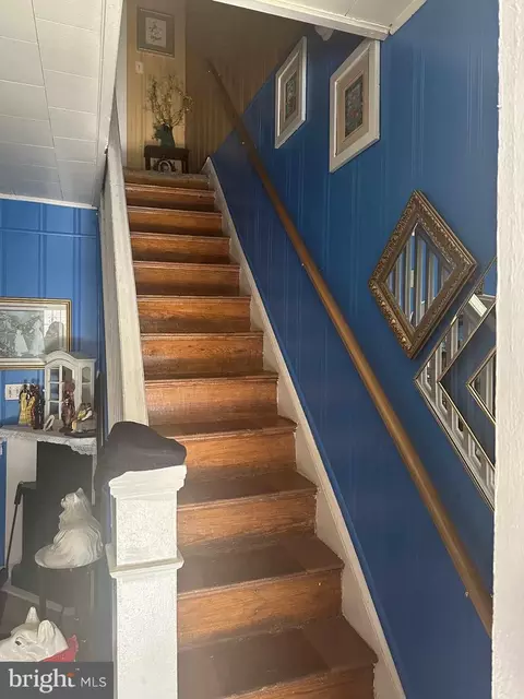 Entry Way - 2526 E Chase St, Baltimore, MD 21213 photo 3 of 4