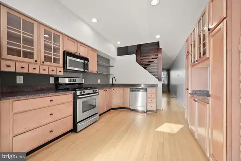 2406 E Fairmount Ave, Baltimore, MD 21224 photo 9