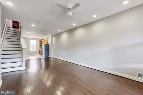 Living - 802 Mccabe Ave, Baltimore, MD 21212 photo 1 of 7