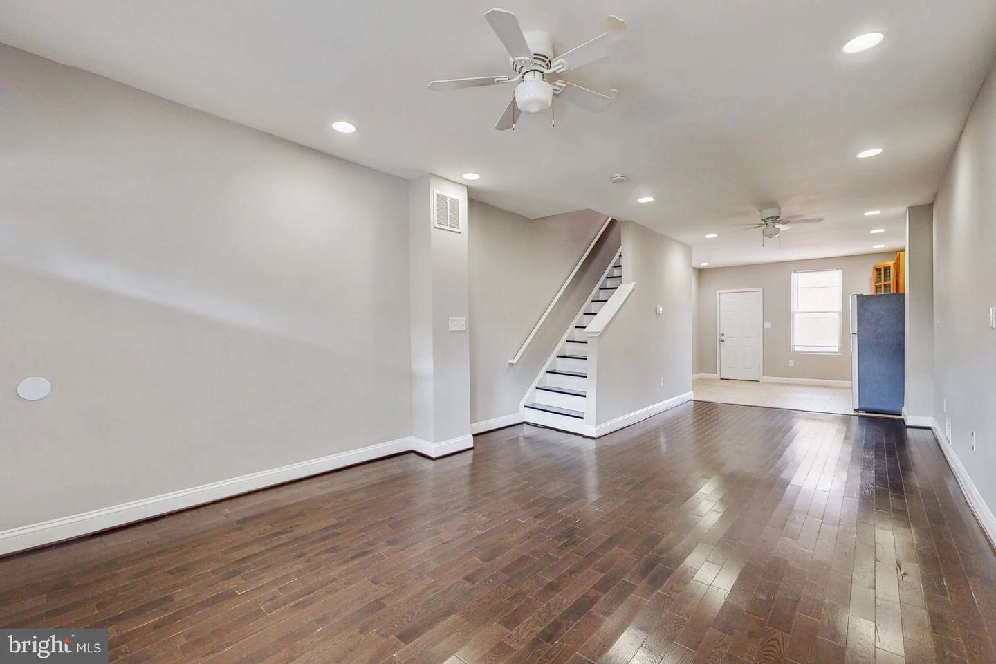 Living - 802 Mccabe Ave, Baltimore, MD 21212 photo 6 of 7