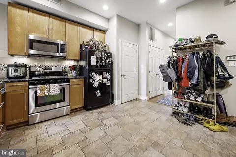 Entry Way - 2735 N Calvert St, Baltimore, MD 21218 photo 3 of 3