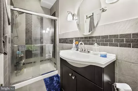 Bath - 2735 N Calvert St, Baltimore, MD 21218 photo 4 of 6