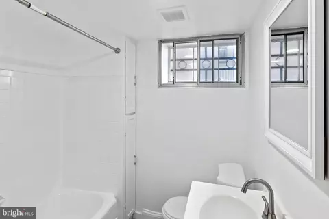 Bath - 4341 Berger Ave, Baltimore, MD 21206 photo 1 of 2