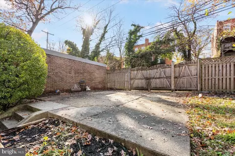 Exterior - 841 E Belvedere Ave E, Baltimore, MD 21212 photo 4 of 8