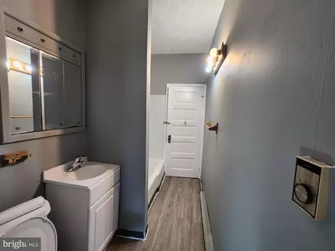 Entry Way - 3627 Roberts Pl, Baltimore, MD 21224 photo 3 of 6
