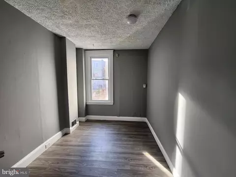 Entry Way - 3627 Roberts Pl, Baltimore, MD 21224 photo 2 of 6