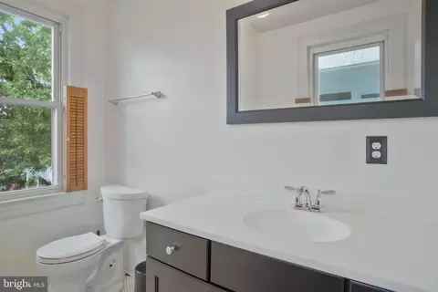 Bath - 4811 Crowson Ave, Baltimore, MD 21212 photo 1 of 2