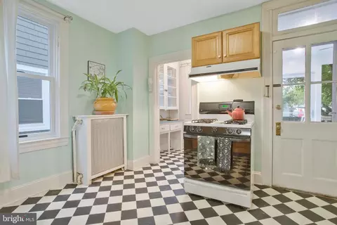 Entry Way - 4811 Crowson Ave, Baltimore, MD 21212 photo 3 of 3