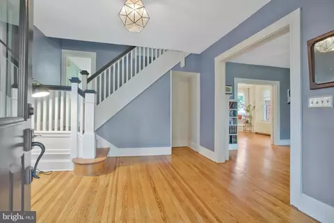 Entry Way - 4811 Crowson Ave, Baltimore, MD 21212 photo 2 of 3