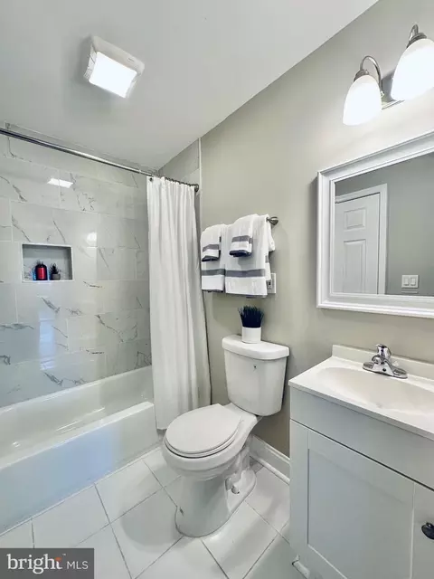 Bath - 710 E 21st St E, Baltimore, MD 21218 photo 4 of 5