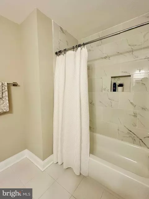 Bath - 710 E 21st St E, Baltimore, MD 21218 photo 2 of 5