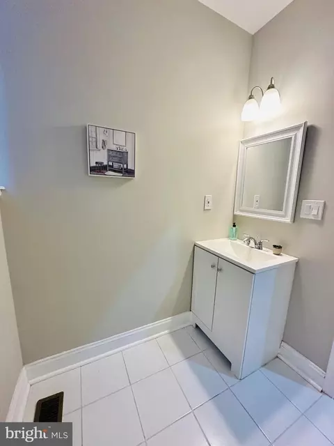 Bath - 710 E 21st St E, Baltimore, MD 21218 photo 1 of 5