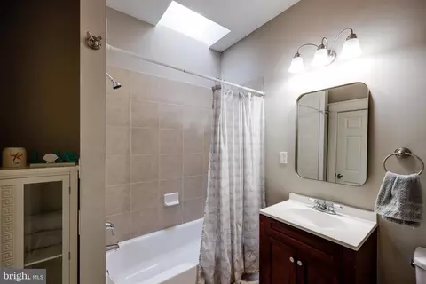 Bath - 607 Savage St, Baltimore, MD 21224 photo 4 of 6