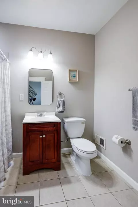 Bath - 607 Savage St, Baltimore, MD 21224 photo 2 of 6