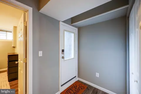 Entry Way - 607 Savage St, Baltimore, MD 21224 photo 3 of 3
