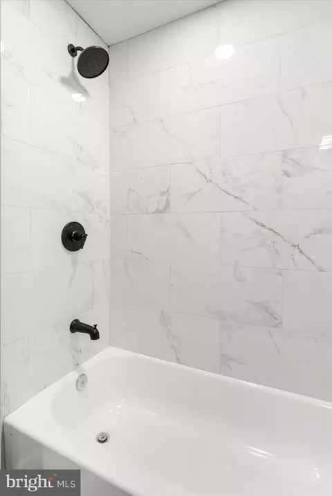 Bath - 6226 Everall Ave, Baltimore, MD 21206 photo 2 of 5