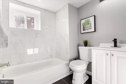 Bath - 6226 Everall Ave, Baltimore, MD 21206 photo 4 of 5
