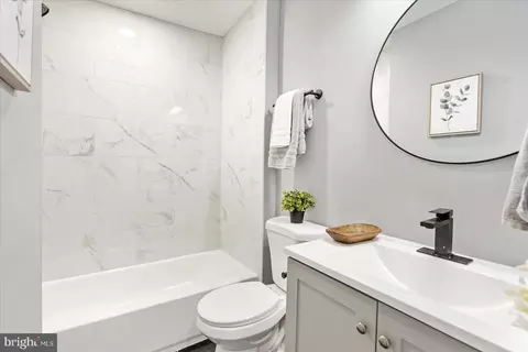 Bath - 6226 Everall Ave, Baltimore, MD 21206 photo 1 of 5