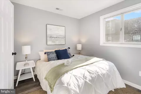 Bedroom - 6226 Everall Ave, Baltimore, MD 21206 photo 7 of 10
