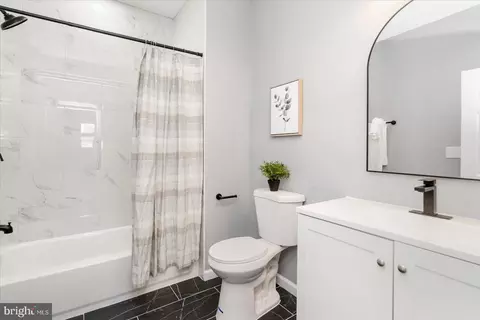 Bath - 6226 Everall Ave, Baltimore, MD 21206 photo 3 of 5