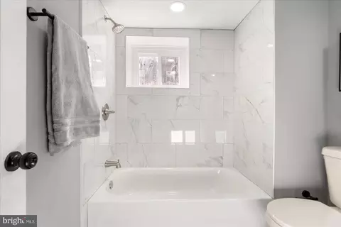 Bath - 6226 Everall Ave, Baltimore, MD 21206 photo 5 of 5