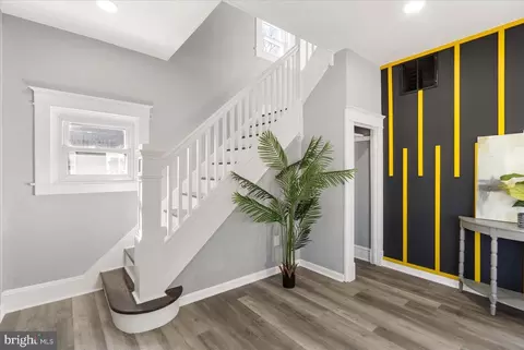 Entry Way - 6226 Everall Ave, Baltimore, MD 21206 photo 4 of 8